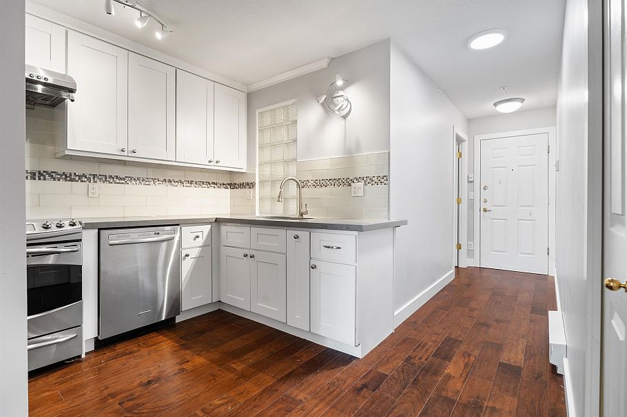 211 5723 Balsam Street Vancouver, BC - 2