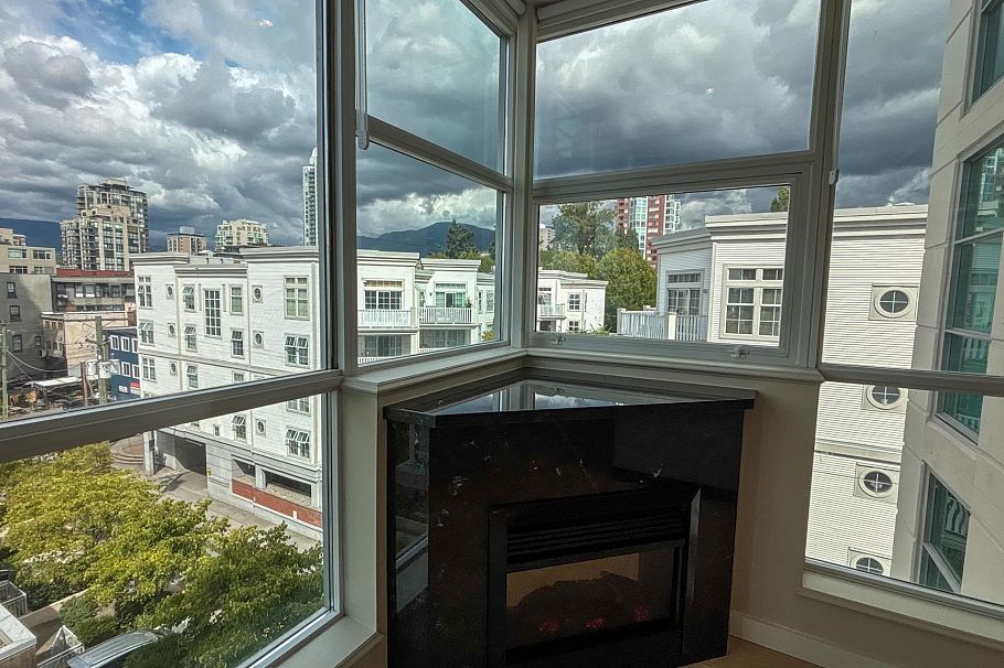 702 168 E Esplanade North Vancouver, BC - 3