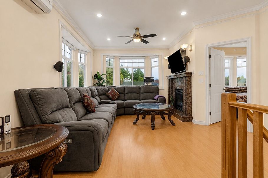 1380 E 51st Avenue Vancouver, BC - 2