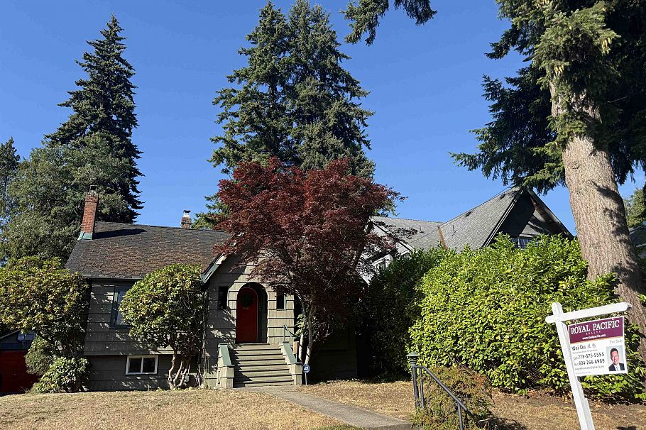 3441 W 35th Avenue Vancouver, BC - 1