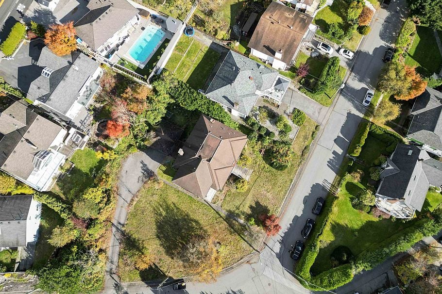 404 Somerset Street North Vancouver, BC - 9