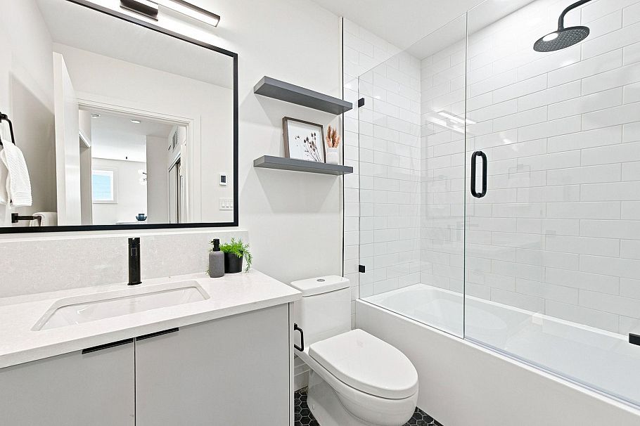 6164 Granville Street Vancouver, BC - 14