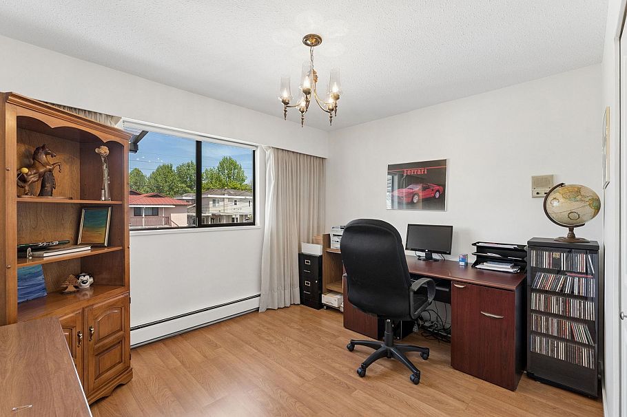 2581 E 3rd Avenue Vancouver, BC - 25