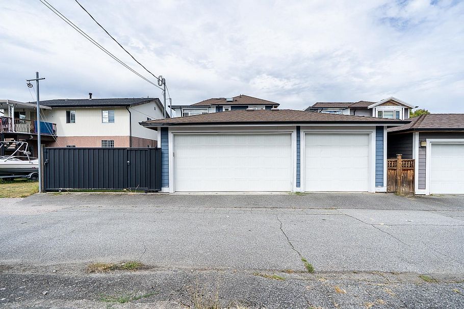 3032 E 16th Avenue Vancouver, BC - 36