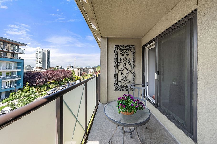 302 140 E 4th Street North Vancouver, BC - 25