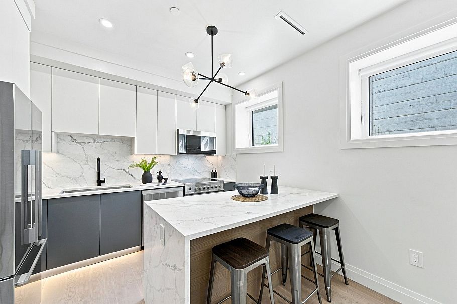 6164 Granville Street Vancouver, BC - 5