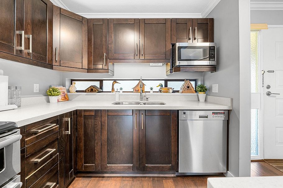 302 140 E 4th Street North Vancouver, BC - 12