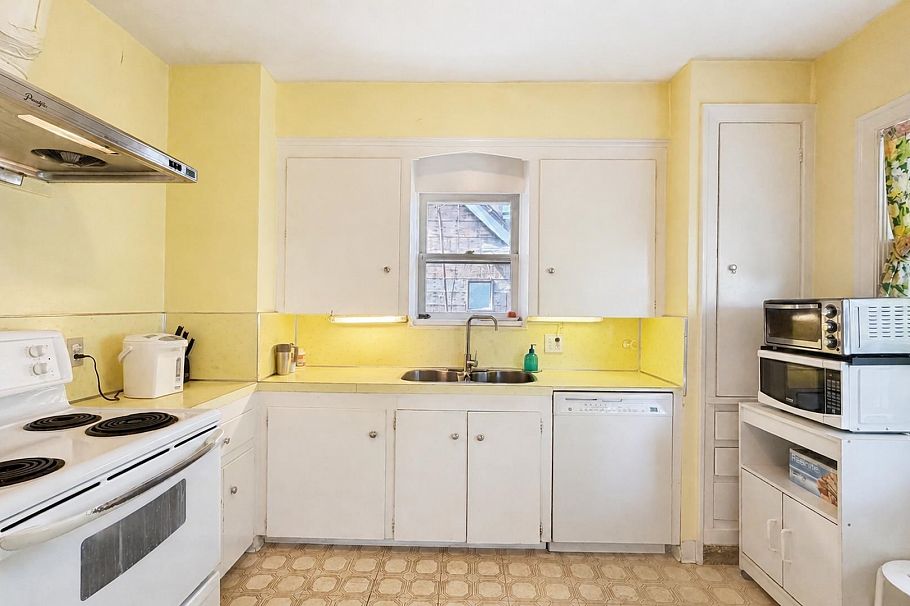 3847 W 23rd Avenue Vancouver, BC - 9