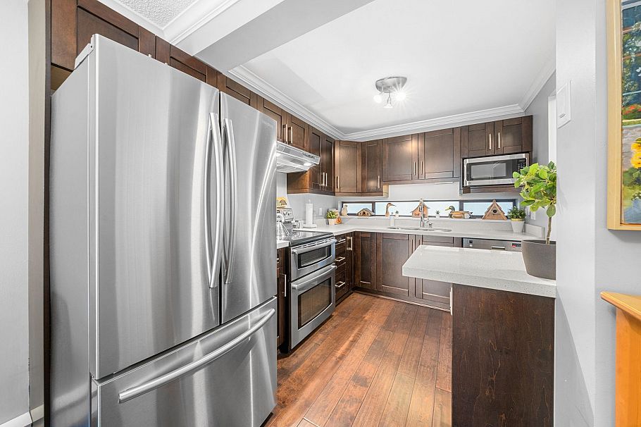 302 140 E 4th Street North Vancouver, BC - 15