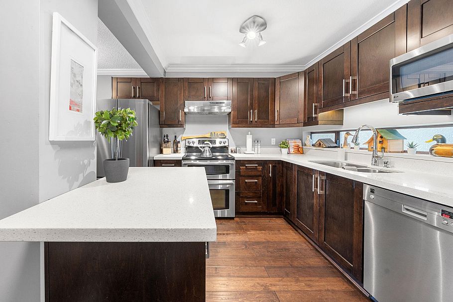 302 140 E 4th Street North Vancouver, BC - 13