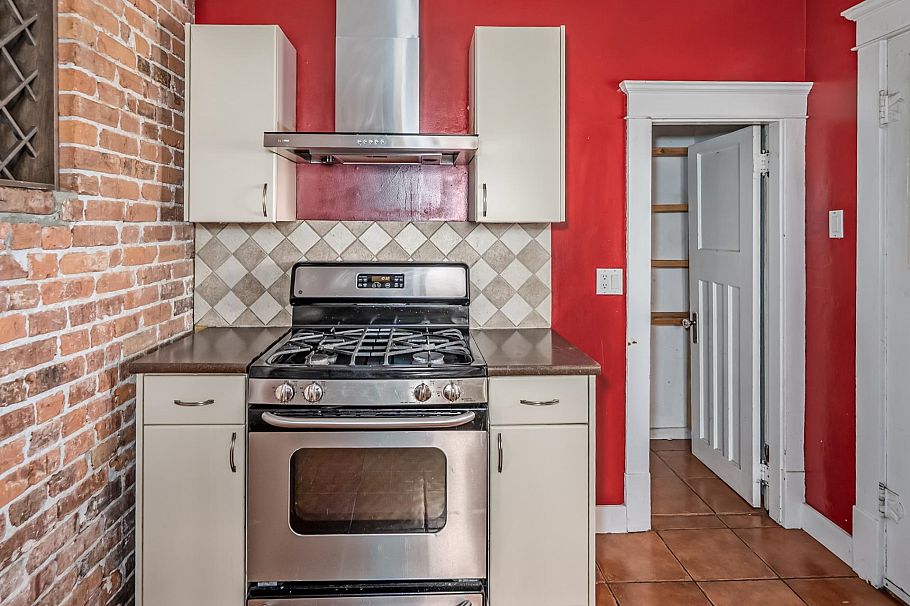 6085 Quebec Street Vancouver, BC - 1