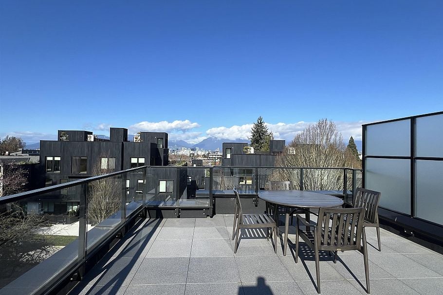 34 530 W 28th Avenue Vancouver, BC - 3