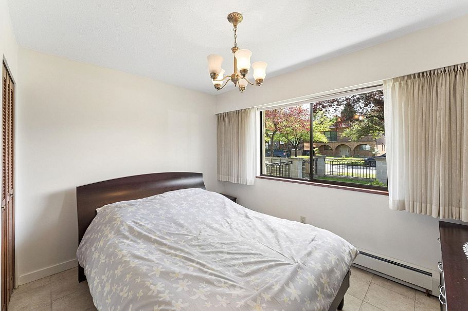 2581 E 3rd Avenue Vancouver, BC - 33