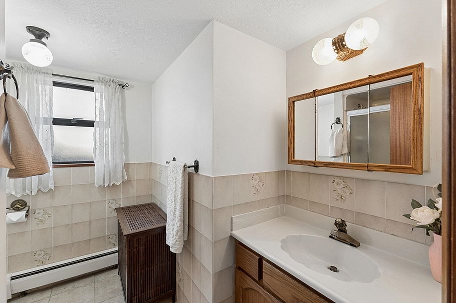 2581 E 3rd Avenue Vancouver, BC - 34