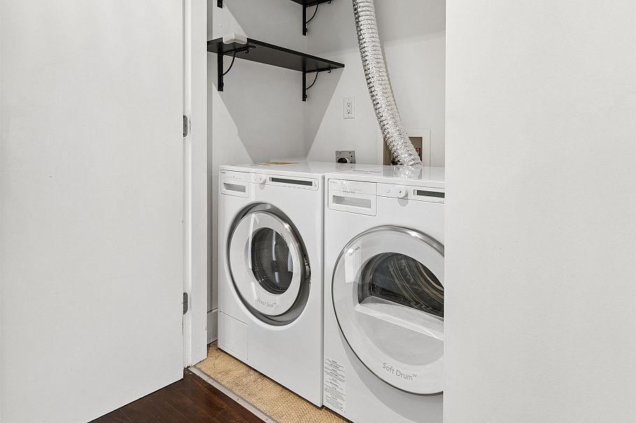 908 W 21st Avenue Vancouver, BC - 21