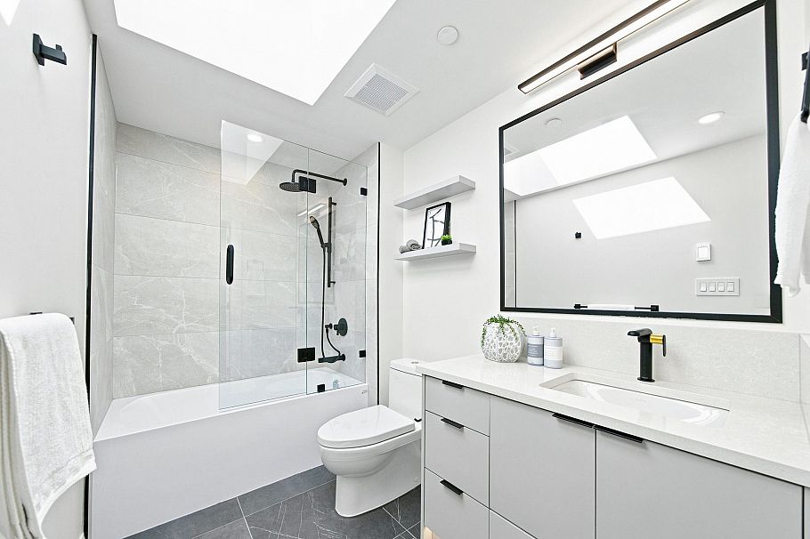 6160 Granville Street Vancouver, BC - 24