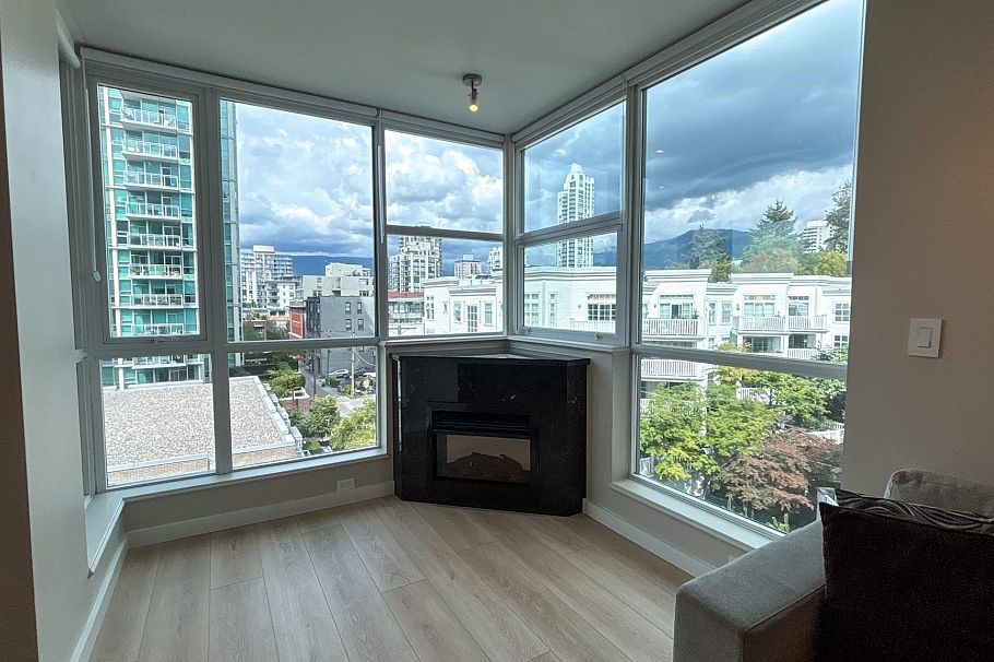 702 168 E Esplanade North Vancouver, BC - 2