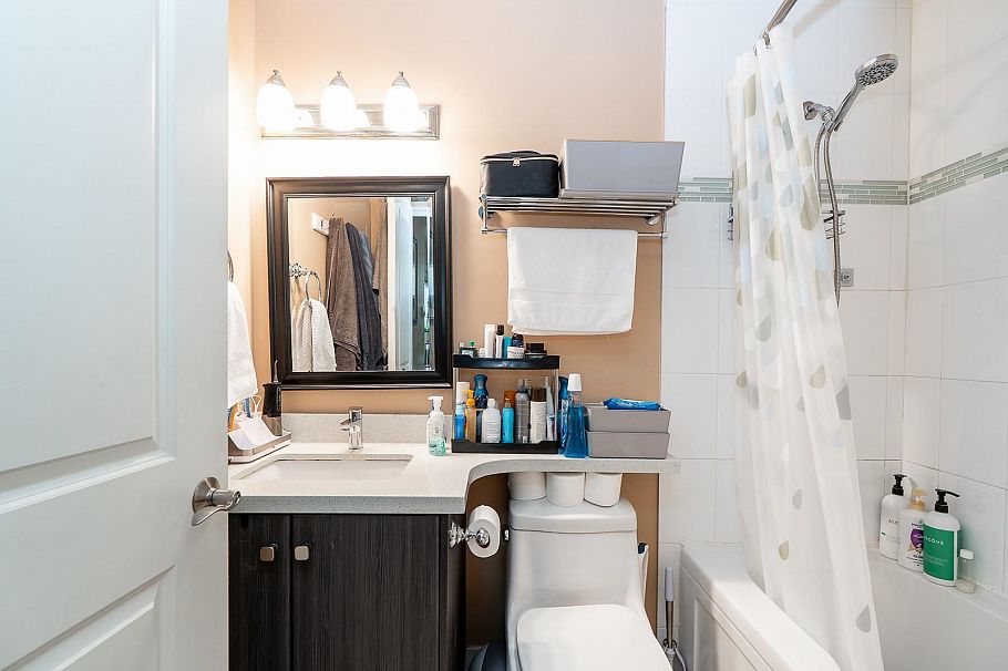 3032 E 16th Avenue Vancouver, BC - 10
