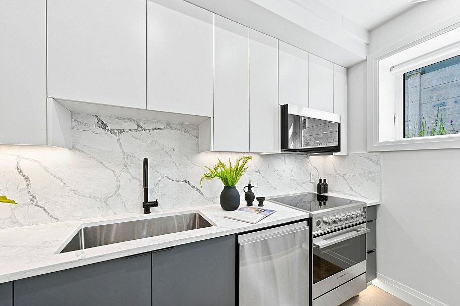 6164 Granville Street Vancouver, BC - 6