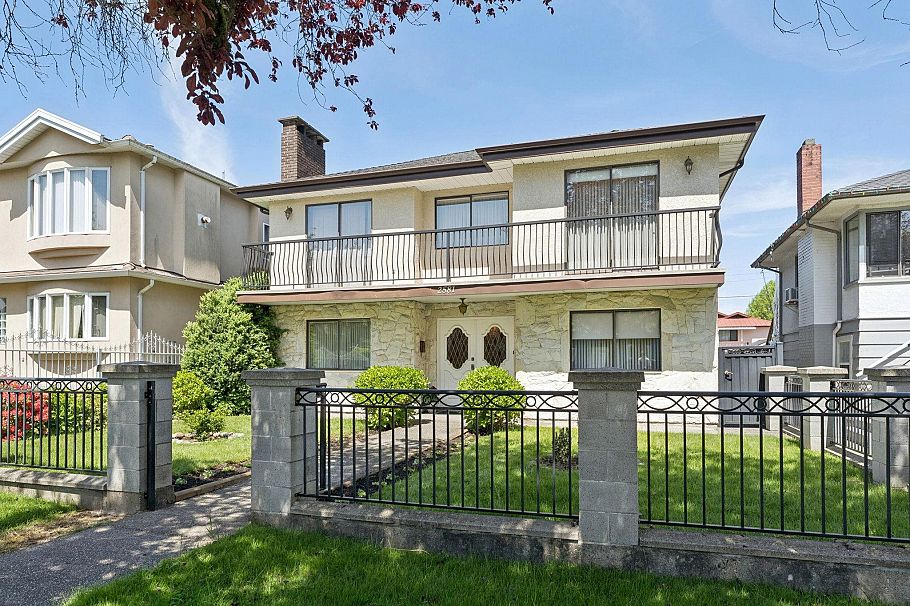 2581 E 3rd Avenue Vancouver, BC - 1