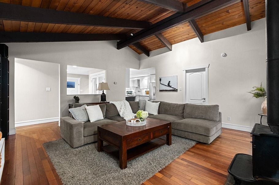 1208 Rosewood Crescent North Vancouver, BC - 11