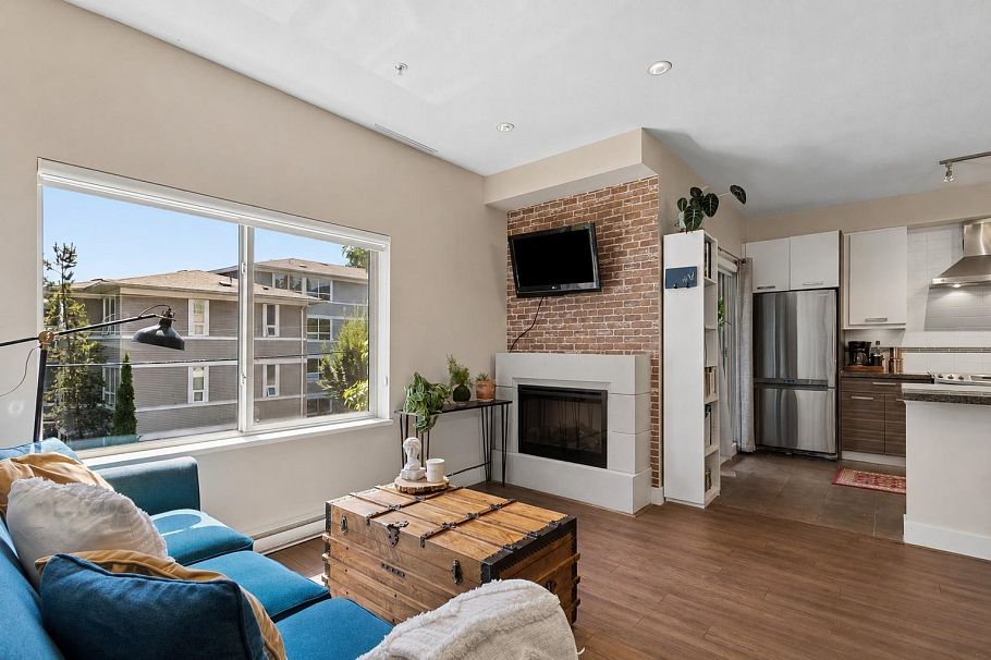 206 1273 Marine Drive North Vancouver, BC - 1