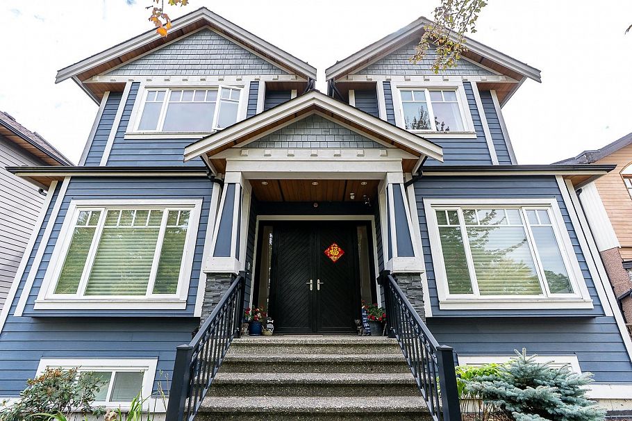 3032 E 16th Avenue Vancouver, BC - 1