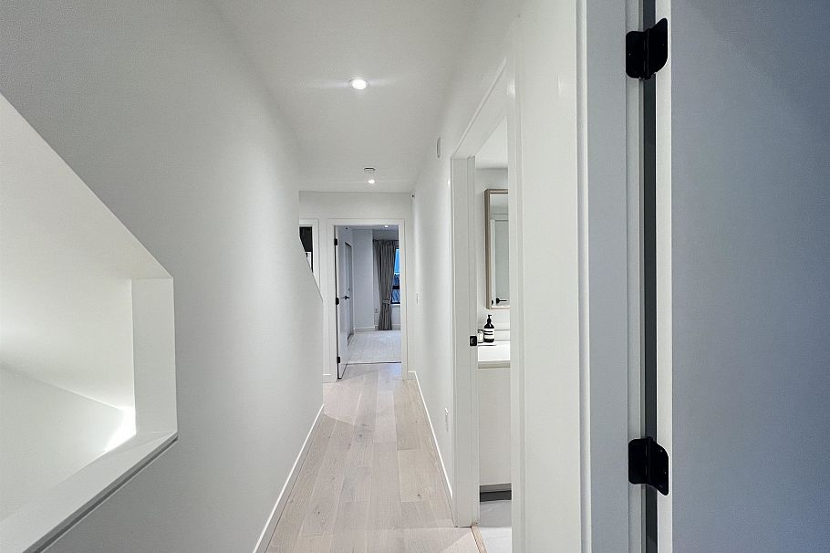 34 530 W 28th Avenue Vancouver, BC - 35