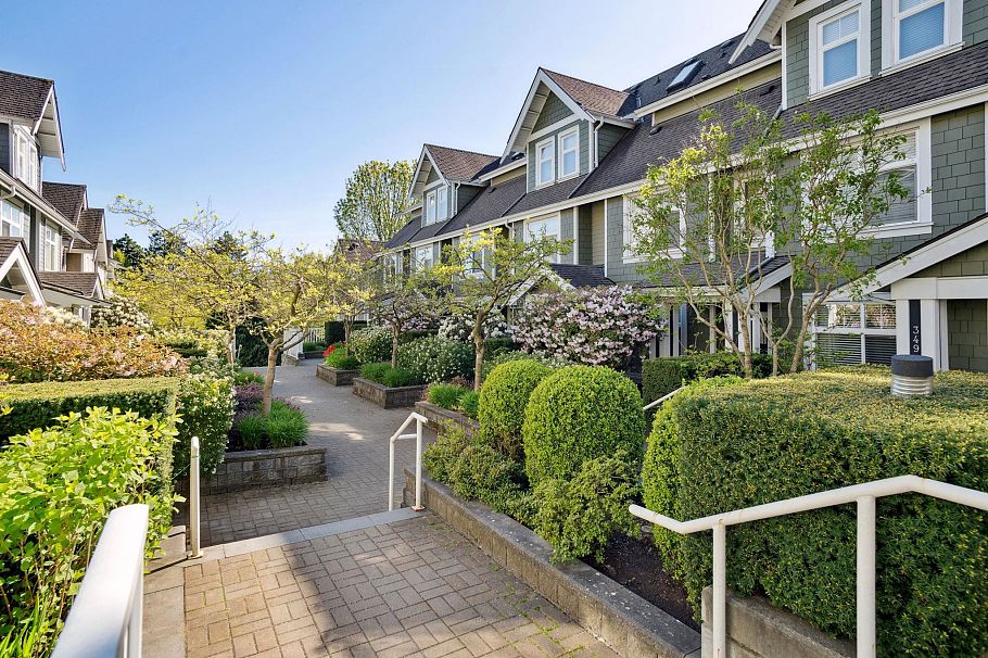 7411 Columbia Street Vancouver, BC - 1