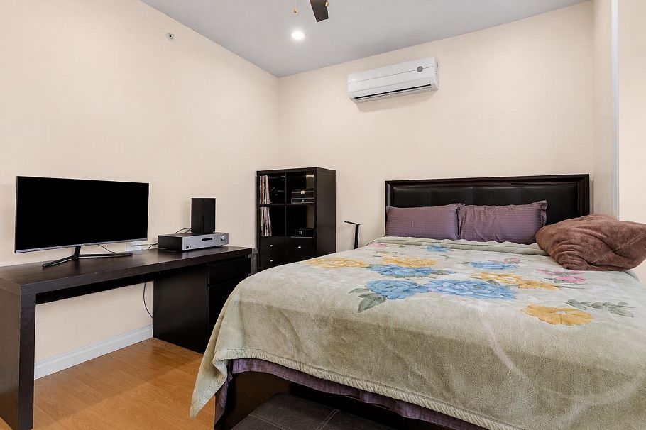 1380 E 51st Avenue Vancouver, BC - 4