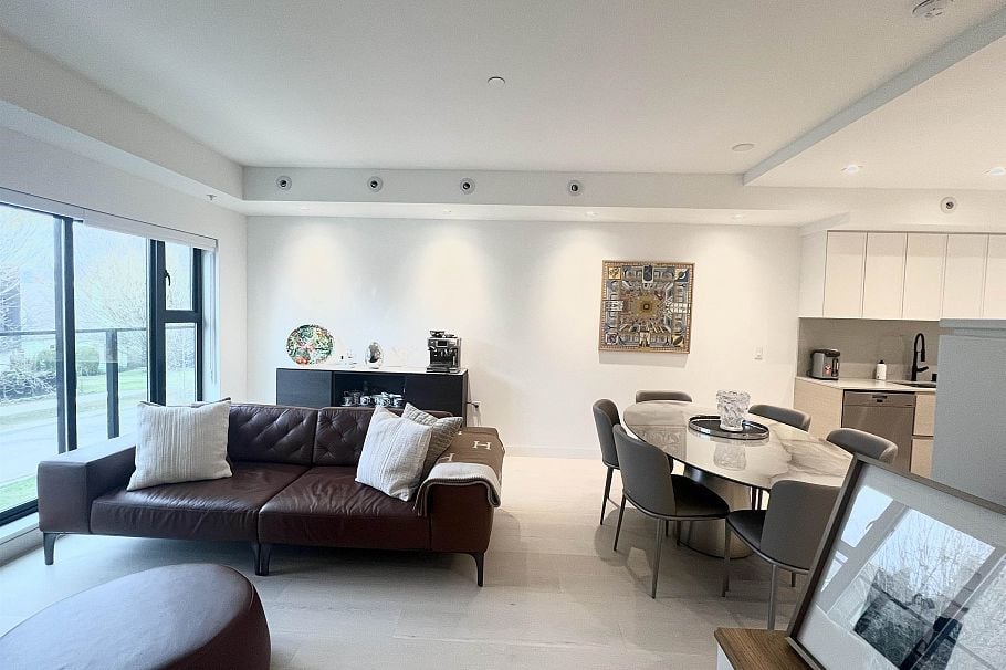 34 530 W 28th Avenue Vancouver, BC - 5
