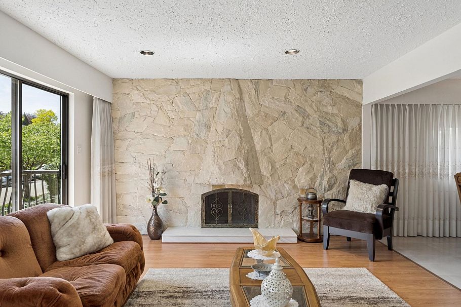 2581 E 3rd Avenue Vancouver, BC - 4