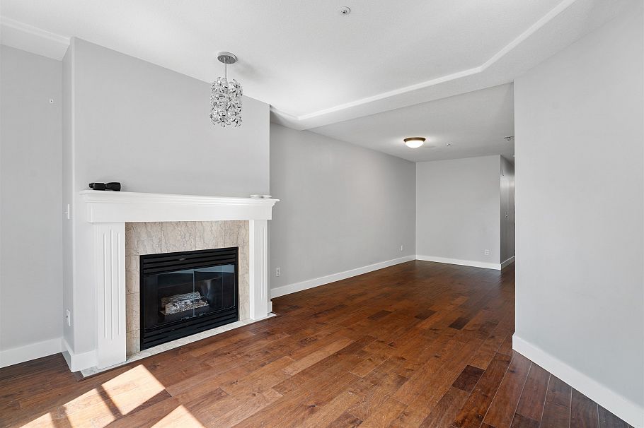 211 5723 Balsam Street Vancouver, BC - 3