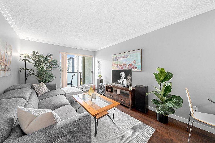 302 140 E 4th Street North Vancouver, BC - 5