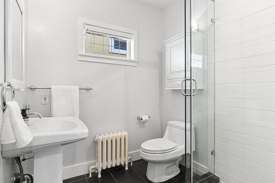908 W 21st Avenue Vancouver, BC - 12