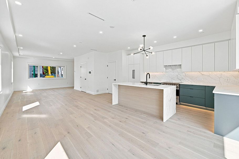 6162 Granville Street Vancouver, BC - 6