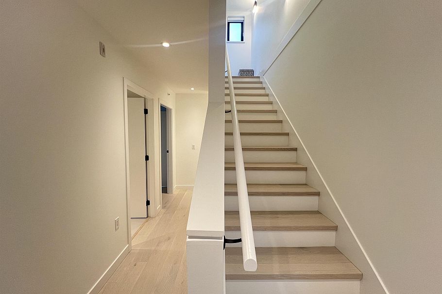 34 530 W 28th Avenue Vancouver, BC - 33
