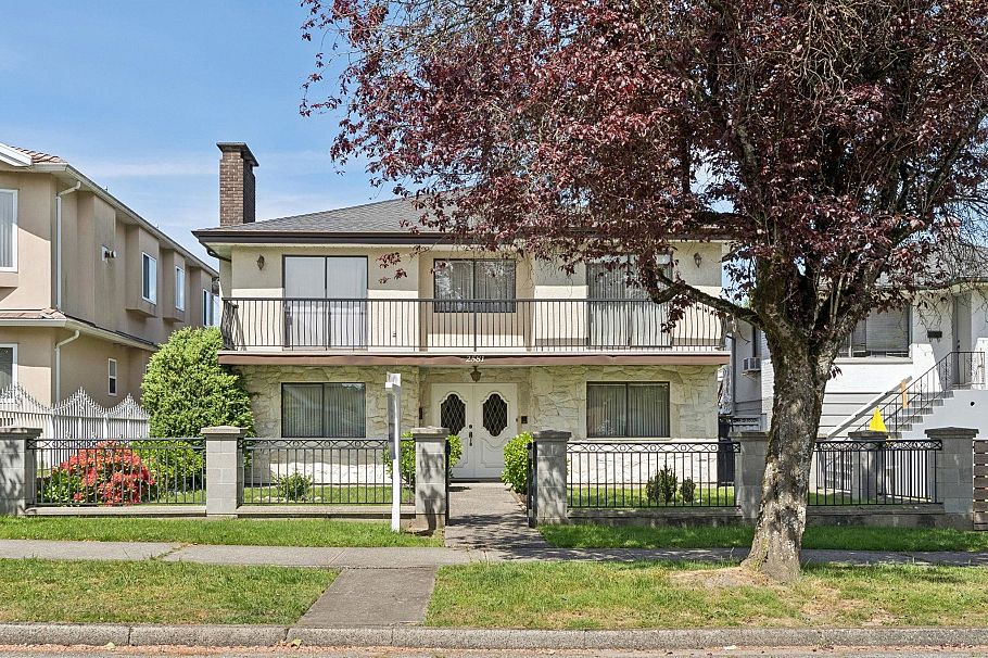 2581 E 3rd Avenue Vancouver, BC - 38