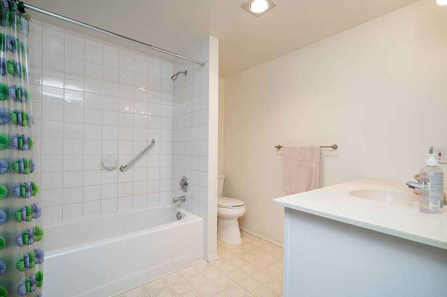 111 1777 West 13th Avenue Vancouver, BC - 9