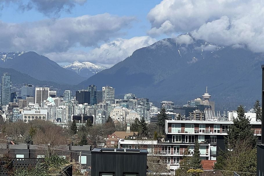34 530 W 28th Avenue Vancouver, BC - 2
