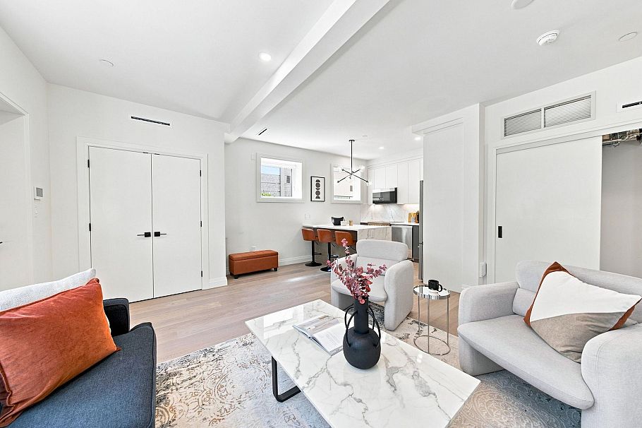 6170 Granville Street Vancouver, BC - 5