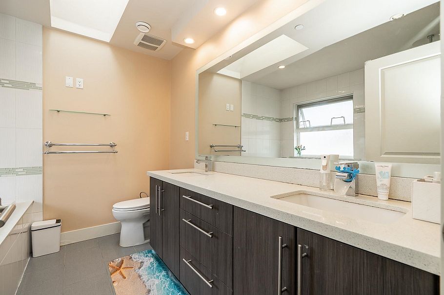 3032 E 16th Avenue Vancouver, BC - 16