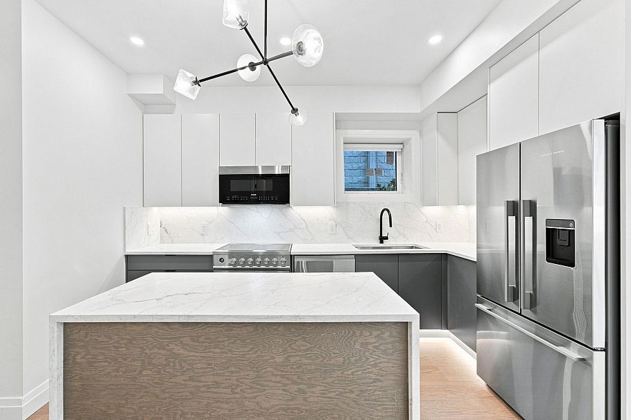 6166 Granville Street Vancouver, BC - 7