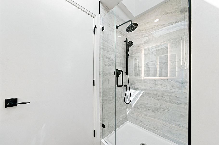 6160 Granville Street Vancouver, BC - 23