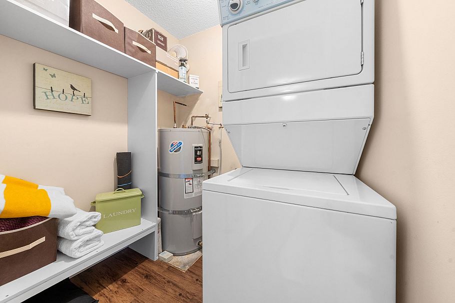 302 140 E 4th Street North Vancouver, BC - 23