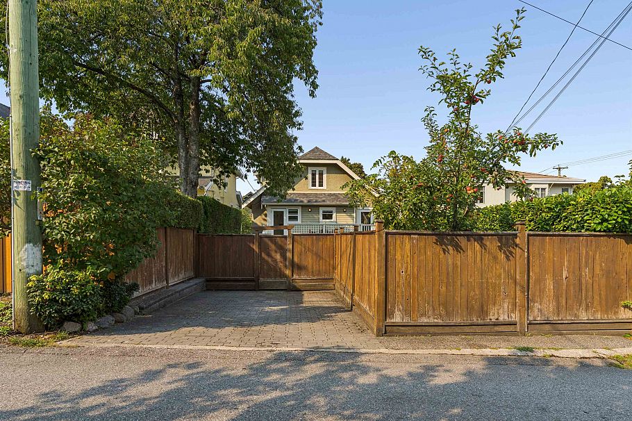 908 W 21st Avenue Vancouver, BC - 37