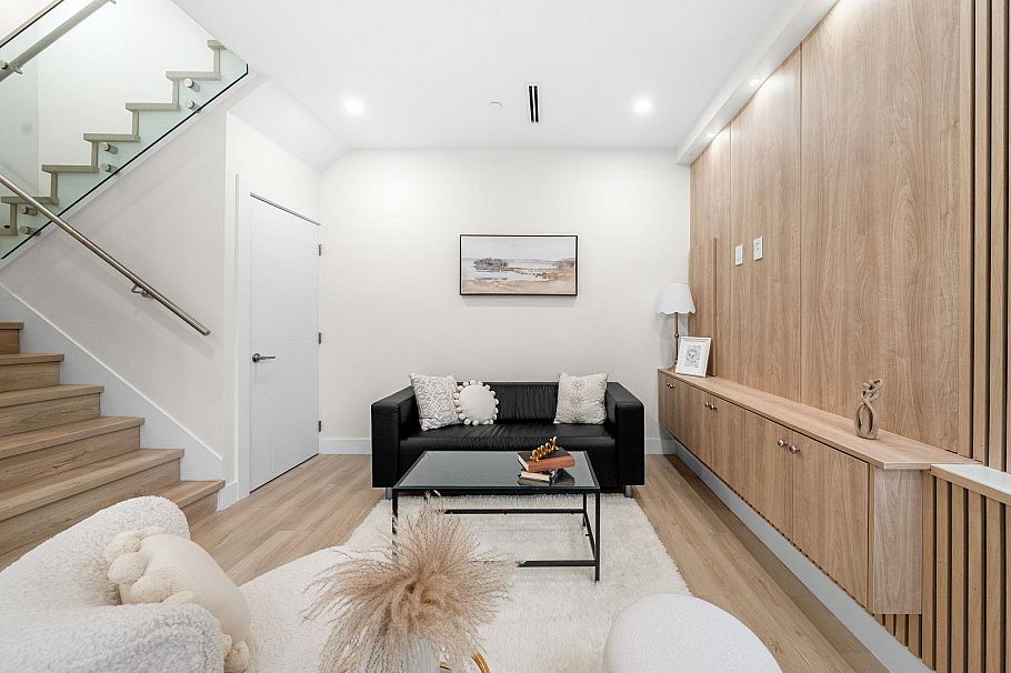 4 3581 Haida Drive Vancouver, BC - 1