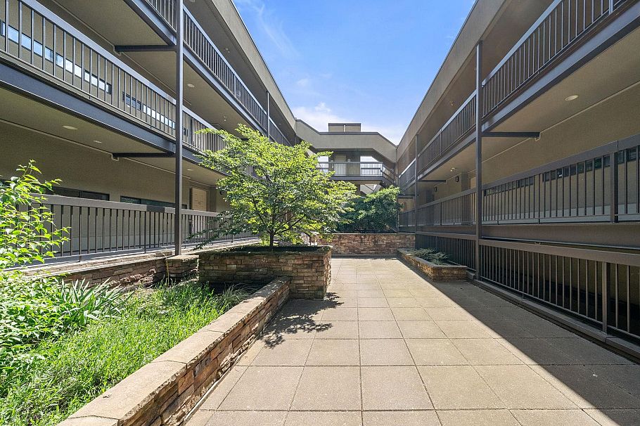 302 140 E 4th Street North Vancouver, BC - 30