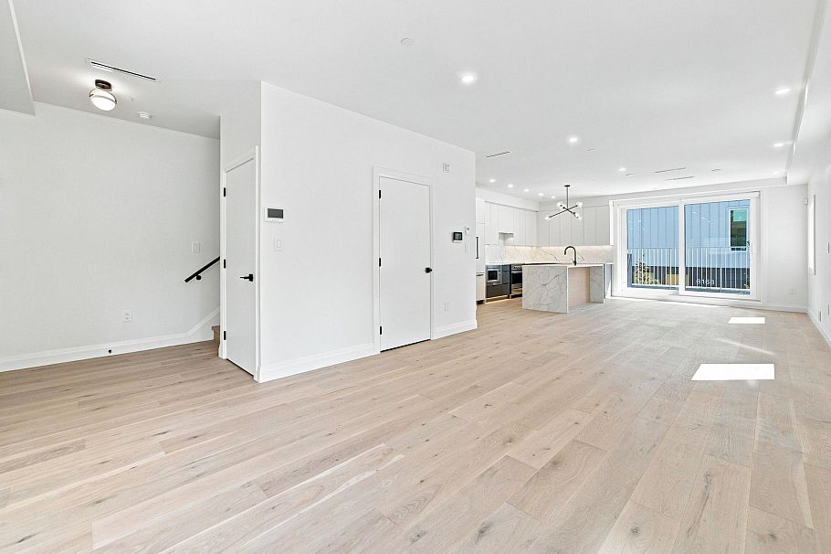 6162 Granville Street Vancouver, BC - 2