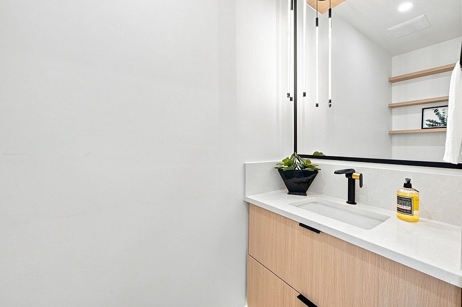 6160 Granville Street Vancouver, BC - 21